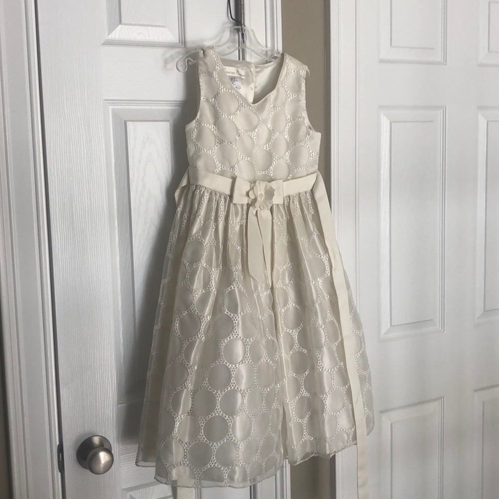 American Princess Size 8 girls dress off white